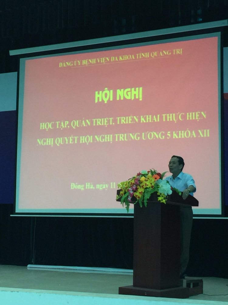 Đ/c Nguyễn Hữu Thánh – Bí thư Đảng ủy, Hiệu trưởng trường chính trị Lê Duẩn truyền đạt Nghị quyết Hội nghị lần thứ 5 Ban Chấp hành Trung ương Đảng khóa XII