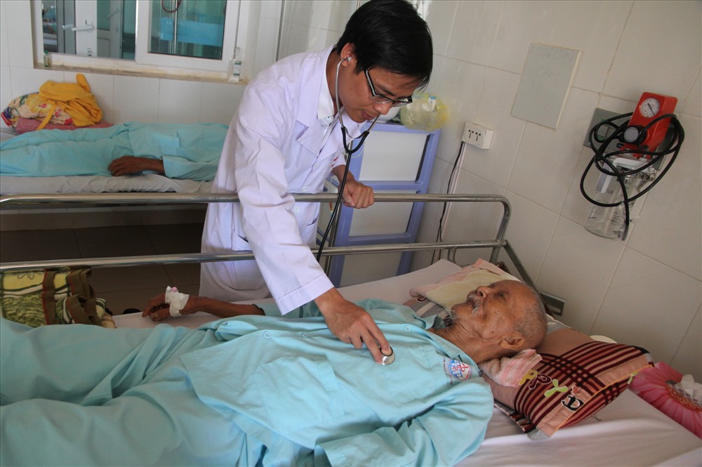 Bệnh nhân 88 tuổi sức khỏe đã ổn định sau quá trình điều trị. Ảnh: Hưng Thơ.