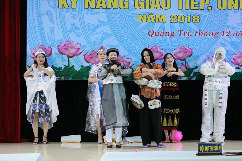 2 phần thi chào hỏi đội số 2