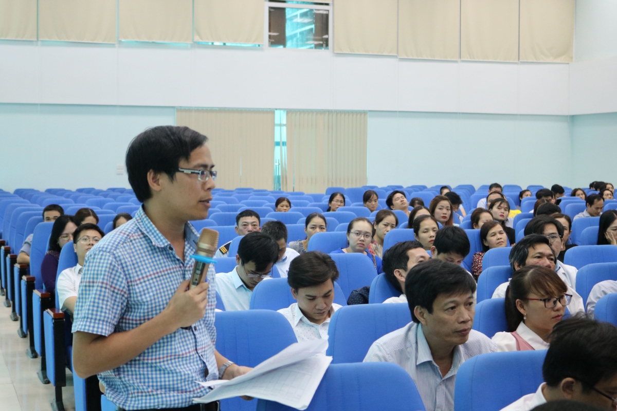 Cán bộ viên chức tham gia góp ý tại Hội nghị.