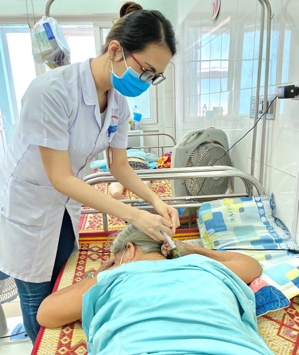  Thủy  châm điều trị Tai biếm mạch máu não