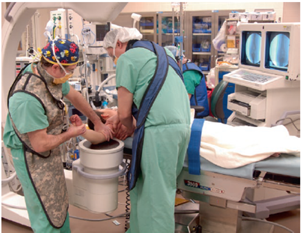 Hình 3.1.1 Màn hình tăng sáng hỗ trợ trong việc nắn chỉnh và phẫu thuật 